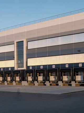 warehouse commercial properyt with spots for big-rig trucks
